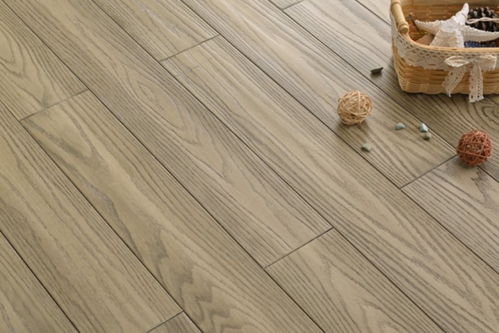 木之初實(shí)木地板與塑膠地板的視覺(jué)效果與產(chǎn)品特點(diǎn)對(duì)比